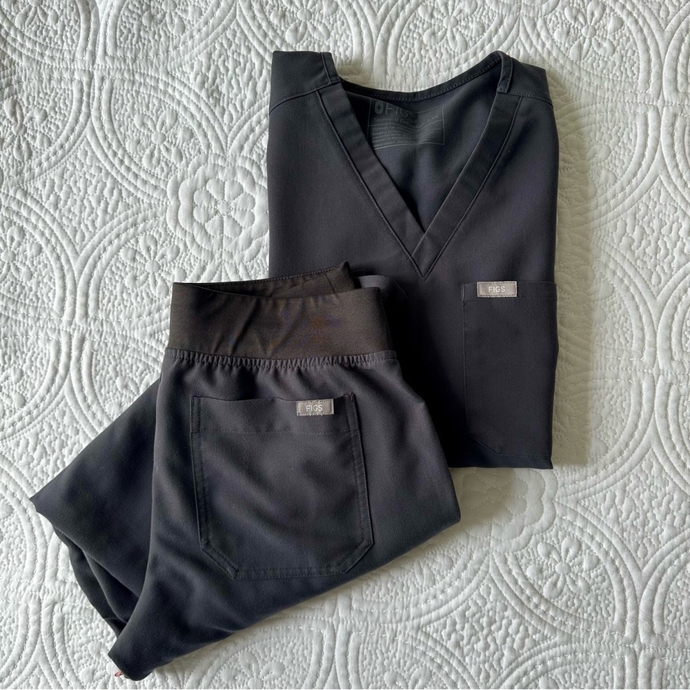 figs charcoal scrub set